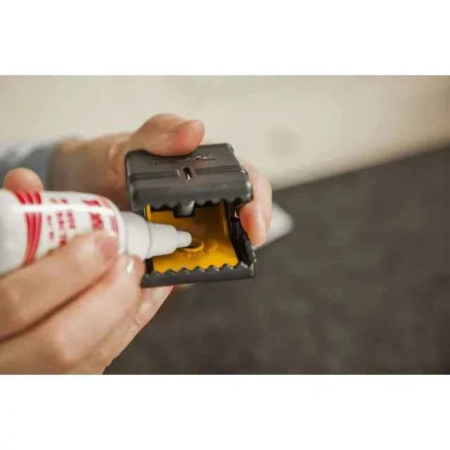 Tomcat Mouse Snap Traps, Contains 2 Traps, No-Touch Disposal, Easy to Set